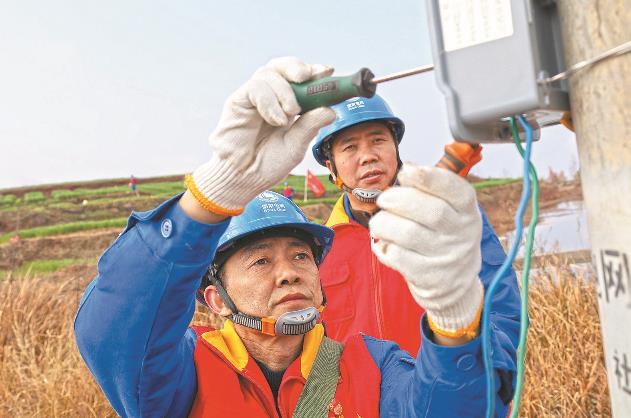 四川通江護(hù)航春灌用電，60支服務(wù)隊(duì)奔走田間