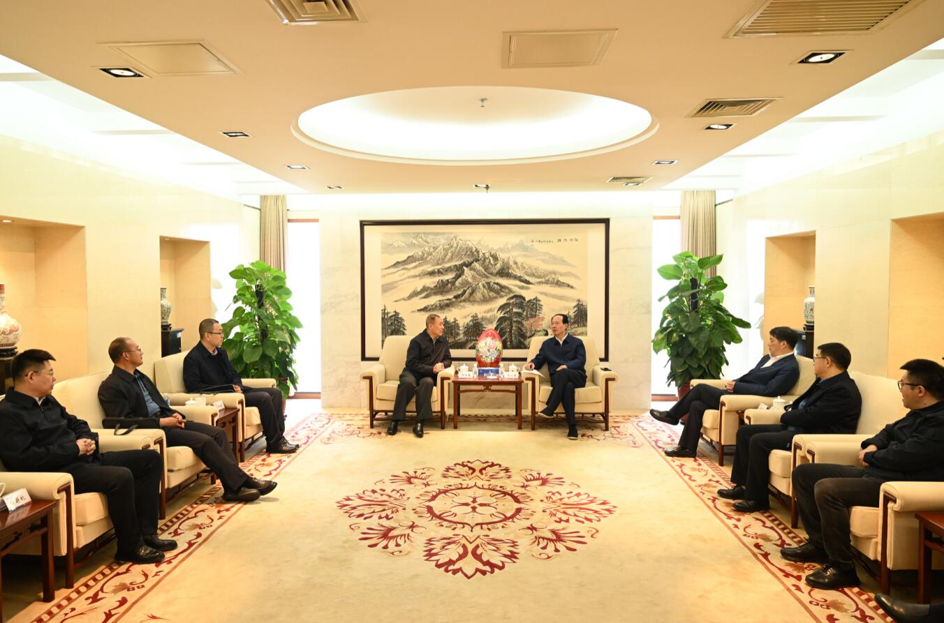 中國(guó)電建黨委書記、董事長(zhǎng)丁焰章會(huì)見內(nèi)蒙古能源集團(tuán)黨委書記、董事長(zhǎng)何雨春