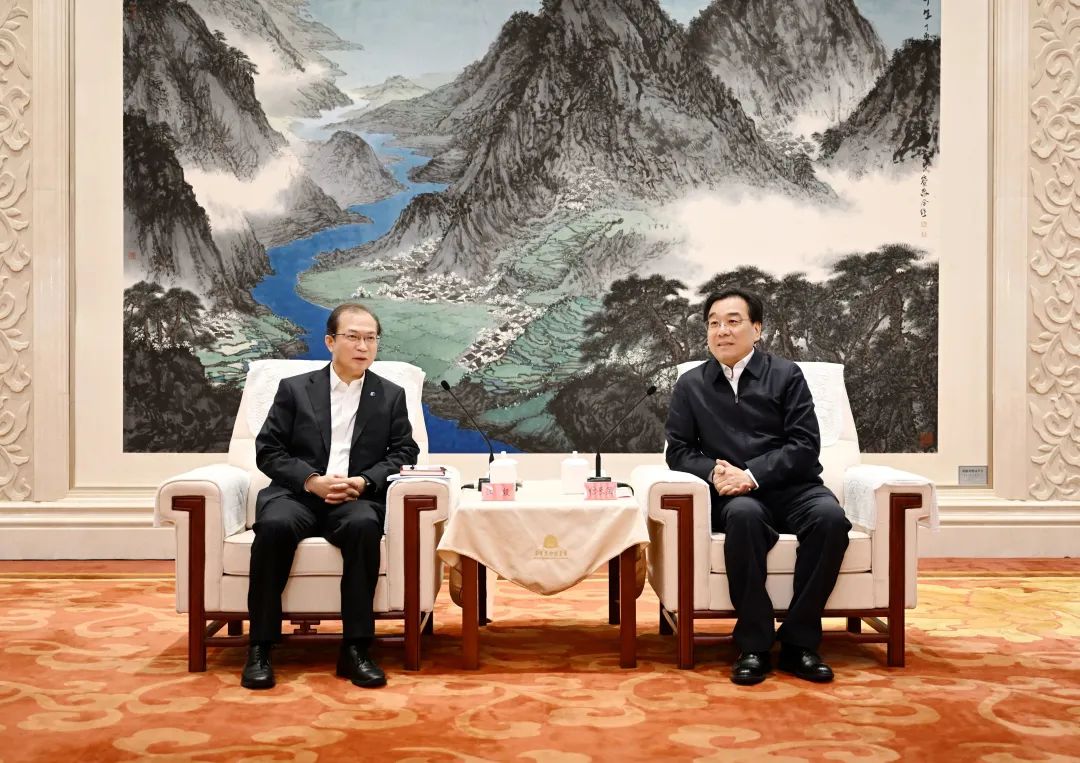 華電集團(tuán)黨組書(shū)記、董事長(zhǎng)江毅拜會(huì)江蘇省委書(shū)記信長(zhǎng)星