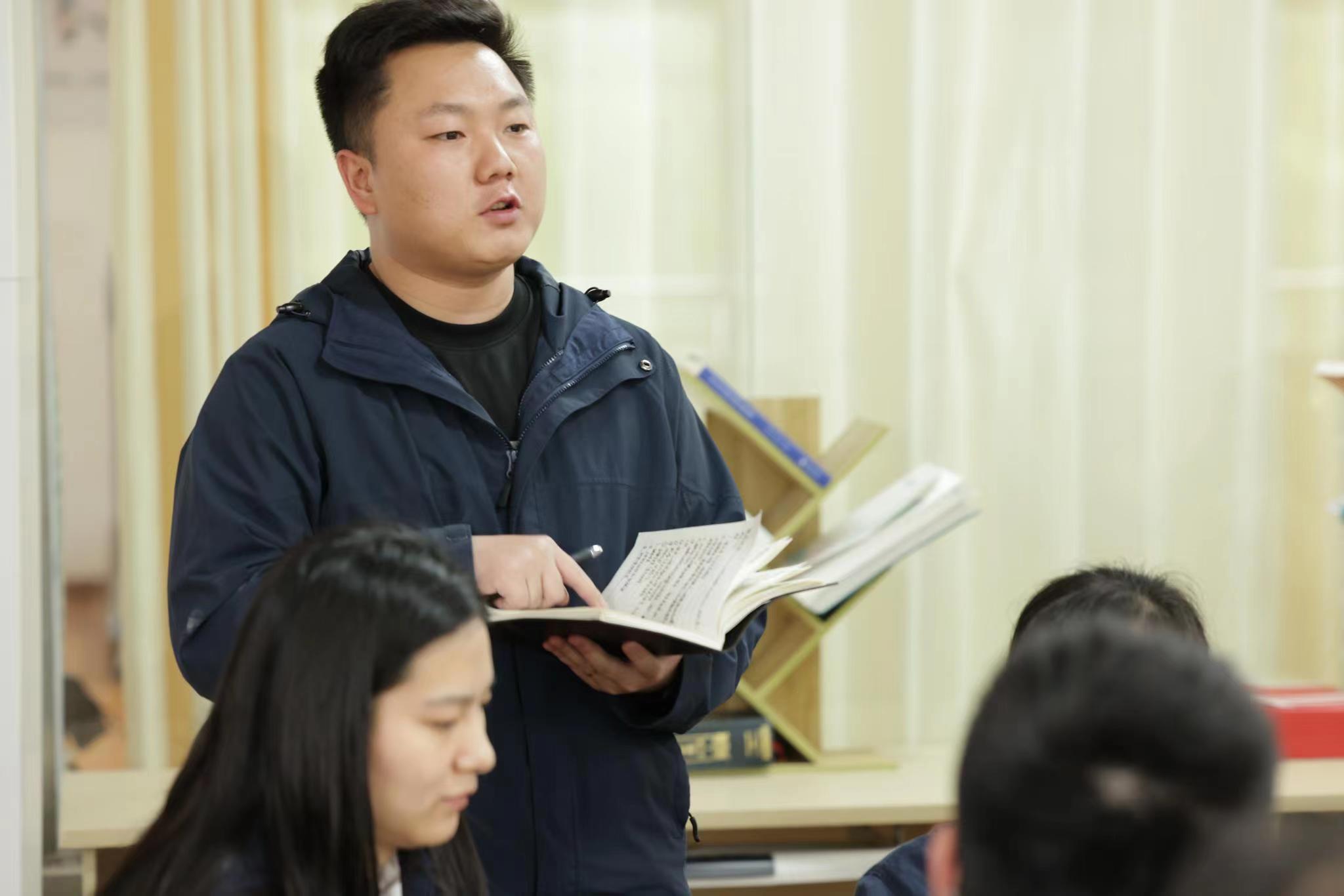 國(guó)網(wǎng)巴中供電公司展“讀書(shū)日”活動(dòng) 感受書(shū)香魅力