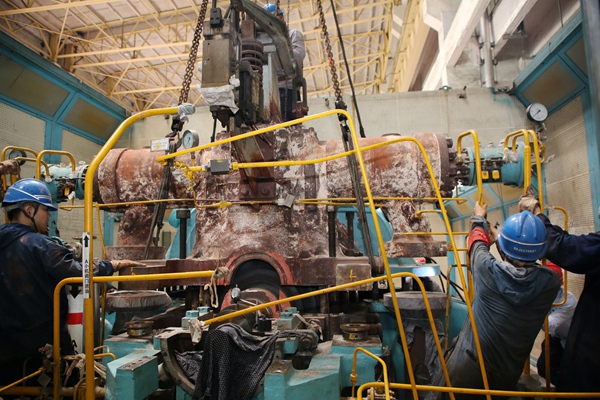 陜煤石電公司:C修現(xiàn)場(chǎng)的奮進(jìn)身影