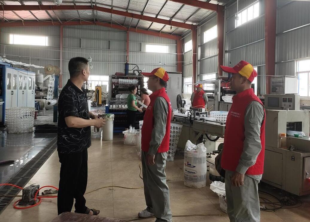 國網(wǎng)石首市供電公司“電”亮綠色經(jīng)濟(jì)，為企業(yè)降成本“支招”