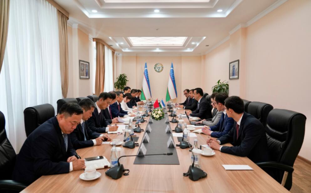 宋海良會見烏茲別克斯坦投資、工業(yè)與貿(mào)易部部長庫德拉托夫·拉齊茲