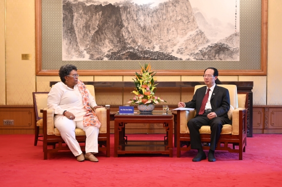 中國(guó)電建黨委書記、董事長(zhǎng)丁焰章拜會(huì)巴巴多斯總理莫特利