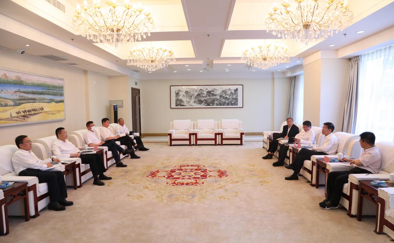 國家電投副總經(jīng)理、黨組成員徐樹彪與內(nèi)蒙古自治區(qū)黨委常委、常務副主席黃志強舉行會談