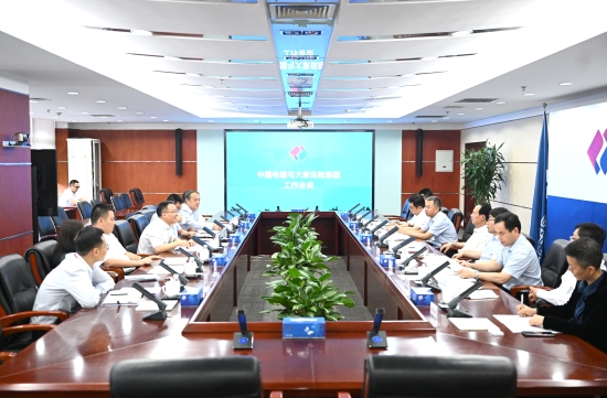 中國(guó)電建黨委書(shū)記、董事長(zhǎng)丁焰章與大家保險(xiǎn)集團(tuán)黨委書(shū)記、董事長(zhǎng)何肖鋒會(huì)談