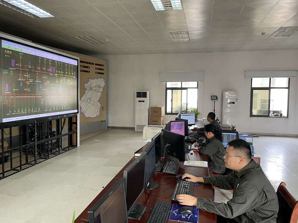 國網(wǎng)羅山縣供電公司:“涼”方把脈電網(wǎng) 應(yīng)對(duì)高溫“烤”驗(yàn)