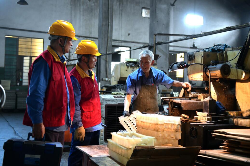 宏宇公司優(yōu)質服務促生產 跟蹤回訪保安全