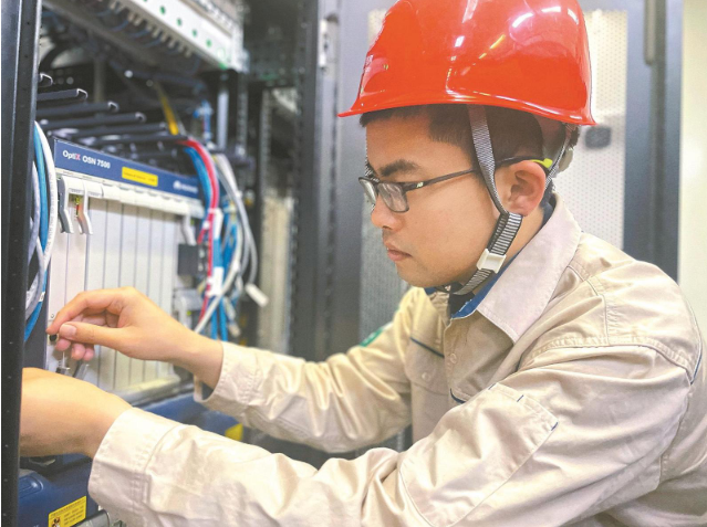 肖云杰: 刻苦鉆研,他成了電力通信骨干