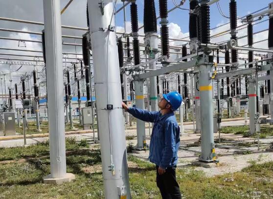 錫林郭勒超高壓運(yùn)行監(jiān)控處:精益化作業(yè) 光纜切改見(jiàn)真章