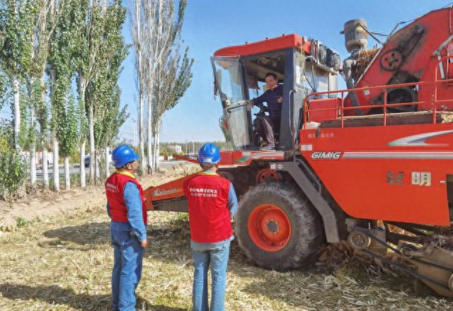 國網(wǎng)高臺縣供電公司秋收農(nóng)忙正當(dāng)時 外破宣傳不停歇