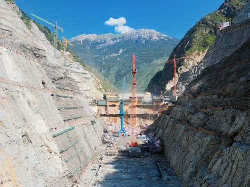 數(shù)智賦能，世界高壩正拔地而起