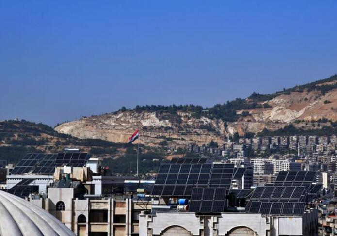 敘利亞:屋頂上的太陽(yáng)能光伏發(fā)電板