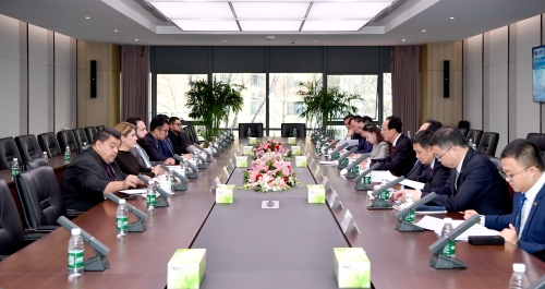 中國電建黨委書記、董事長丁焰章同洪都拉斯國會主席雷東多舉行會談