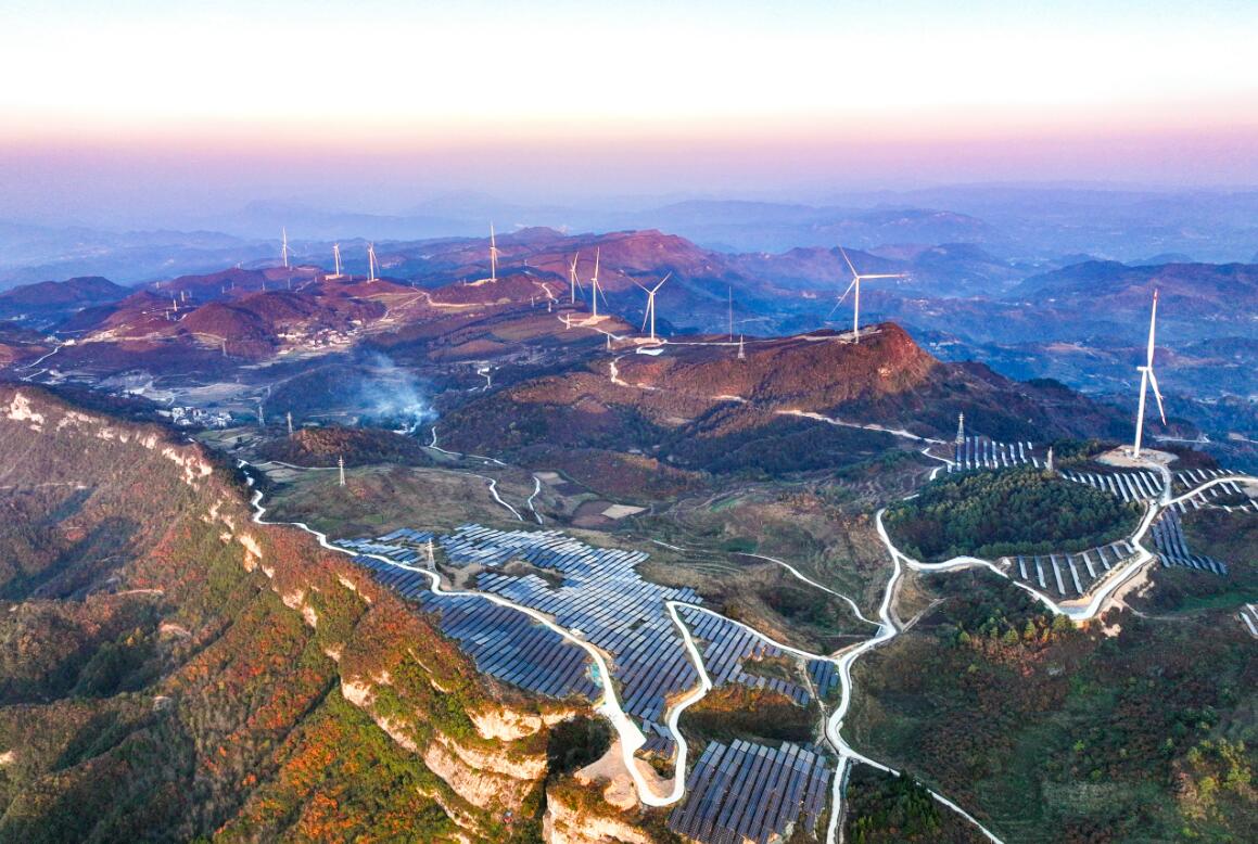 廣東能源集團頂董坡風光一體化項目全容量并網(wǎng)發(fā)電