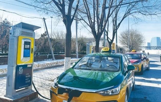 一天去四趟換電站，新能源出租車“不抗凍”怎么開