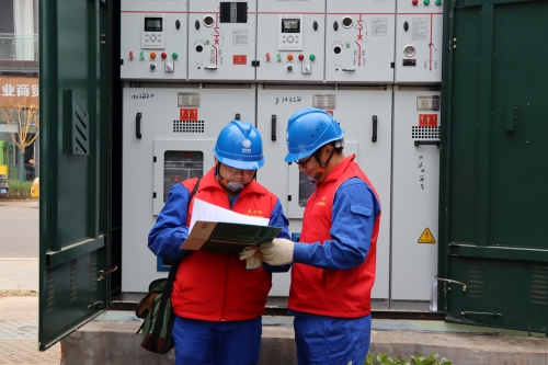 國網(wǎng)會理市供電公司:元旦“不打烊” 保供在路上