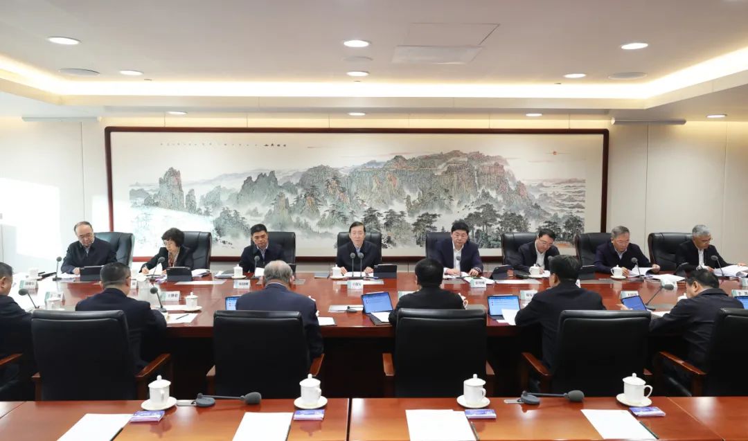 國(guó)家電網(wǎng)公司領(lǐng)導(dǎo)班子和專職助理、總師、副總師2024年調(diào)研座談會(huì)召開(kāi)