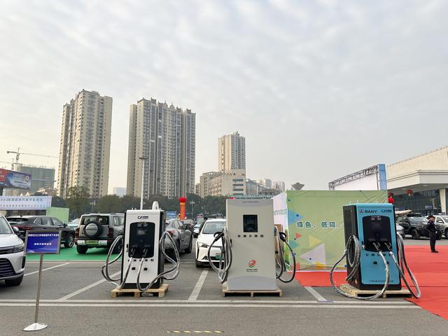 京能新能源助力婁底市新能源汽車(chē)下鄉(xiāng)，為鄉(xiāng)村振興添“綠”