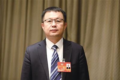 王三民:下好“創(chuàng)新棋” 守穩(wěn)傳統(tǒng)能源產(chǎn)業(yè)“壓艙石”