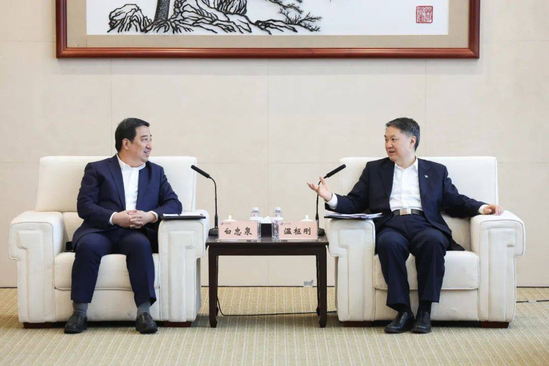 中國(guó)電氣裝備董事長(zhǎng)白忠泉、總經(jīng)理周群拜訪中國(guó)華能董事長(zhǎng)溫樞剛
