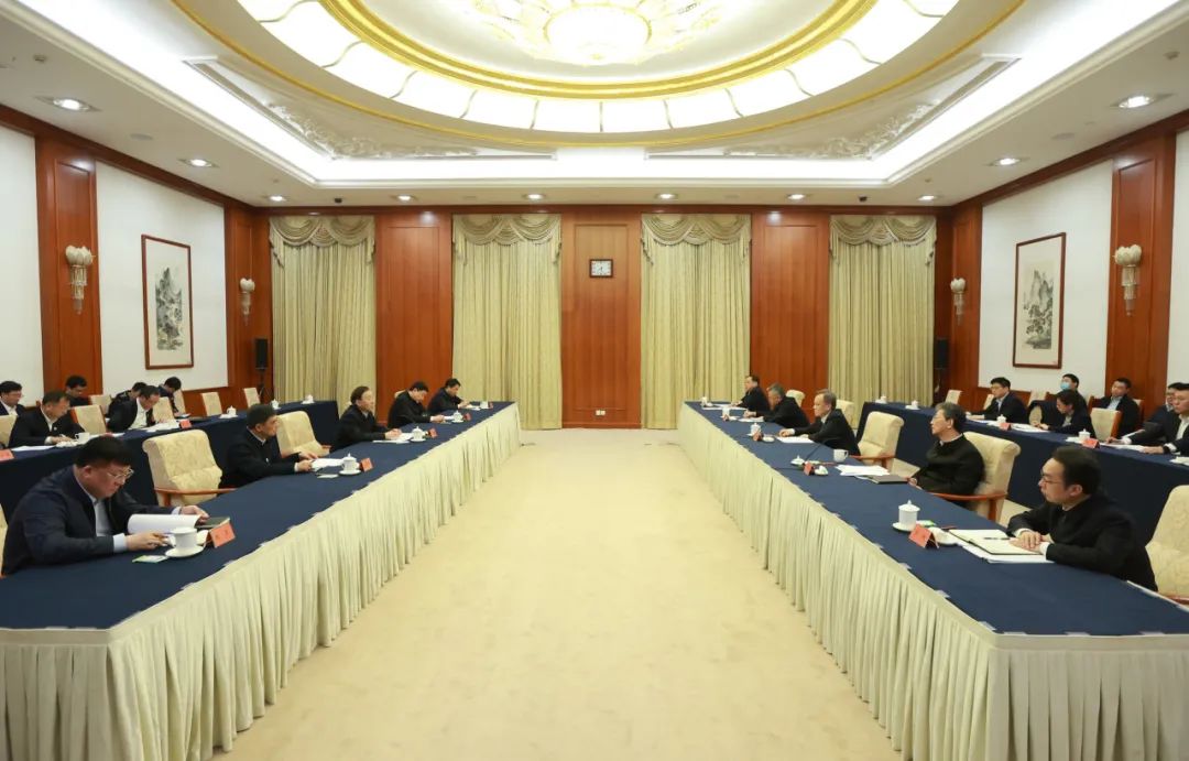 國(guó)家電網(wǎng)公司董事長(zhǎng)辛保安、總經(jīng)理張智剛與天津市委書記陳敏爾、市長(zhǎng)張工會(huì)談