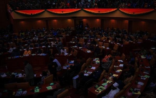 英媒：加納議會(huì)欠電費(fèi)，電力公司拉閘打斷國(guó)情咨文