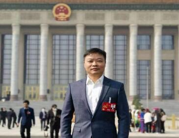 【兩會(huì)好聲音】全國(guó)人大代表、小鵬汽車(chē)董事長(zhǎng)何小鵬：探索限定場(chǎng)景無(wú)人駕駛法規(guī)，助力車(chē)網(wǎng)融合和低空經(jīng)濟(jì)騰飛