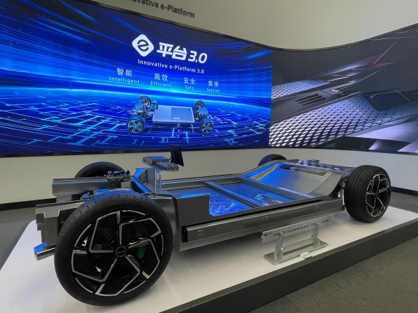 “新能源汽車第一城”再易主，深圳大幅超車，還有這些城市在踩油門