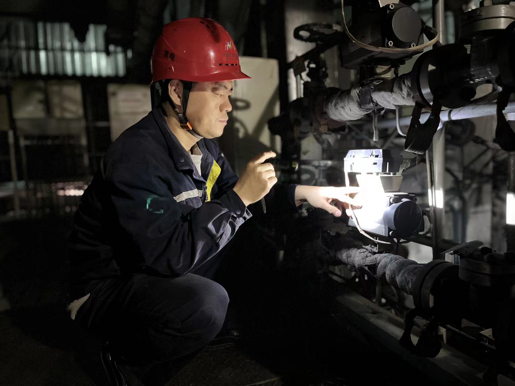 張濤：“只要需要我就一直在，同他們一起，做設(shè)備穩(wěn)定的護(hù)航人！”