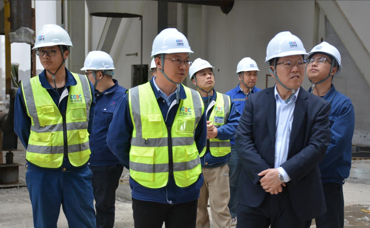 中國能建建筑集團(tuán)黨委副書記、總經(jīng)理羅耕能到正寧百萬項(xiàng)目指導(dǎo)調(diào)研