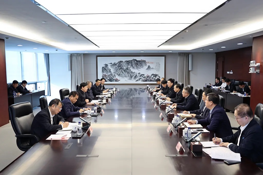 華電集團董事長江毅、總經(jīng)理葉向東與國家電網(wǎng)董事長、黨組書記張智剛會談