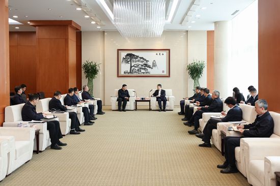 華能集團董事長溫樞剛、總經(jīng)理鄧建玲會見國家電網(wǎng)董事長張智剛