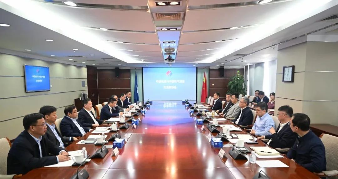 中國電氣裝備黨委副書記、總經理周群拜訪中國電建黨委副書記、總經理王斌