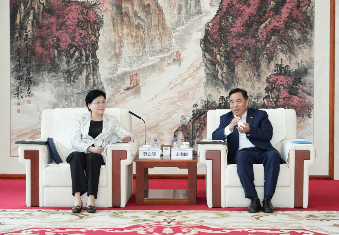 中國(guó)能建黨委書(shū)記、董事長(zhǎng)宋海良與江蘇省委常委、南京市委書(shū)記韓立明會(huì)談