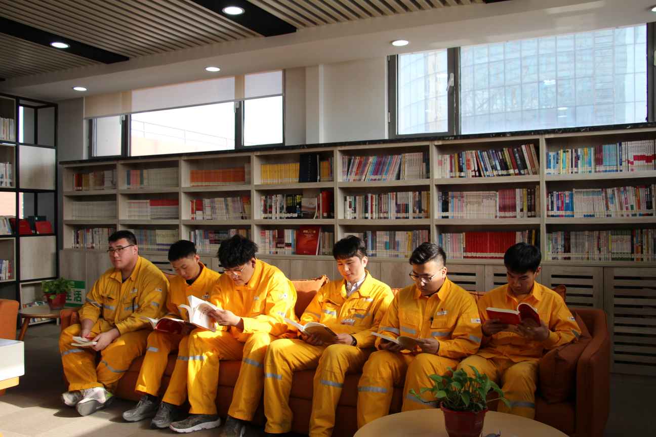 華潤(rùn)電力盤(pán)錦公司“學(xué)習(xí)百年黨史、誦讀紅色經(jīng)典”青年讀書(shū)分享活動(dòng)