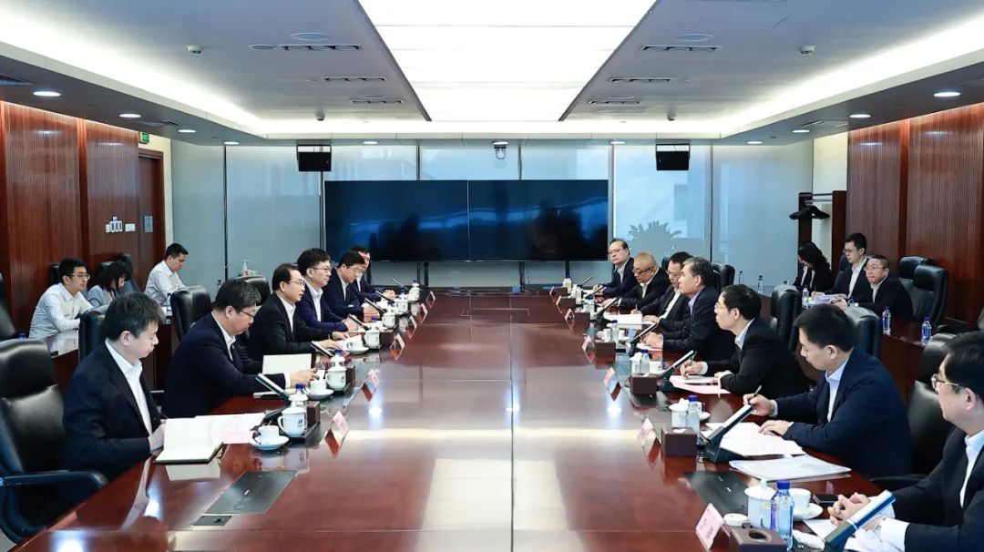 華電集團黨組書記、董事長江毅與中國太平保險集團黨委書記、董事長王思東舉行會談