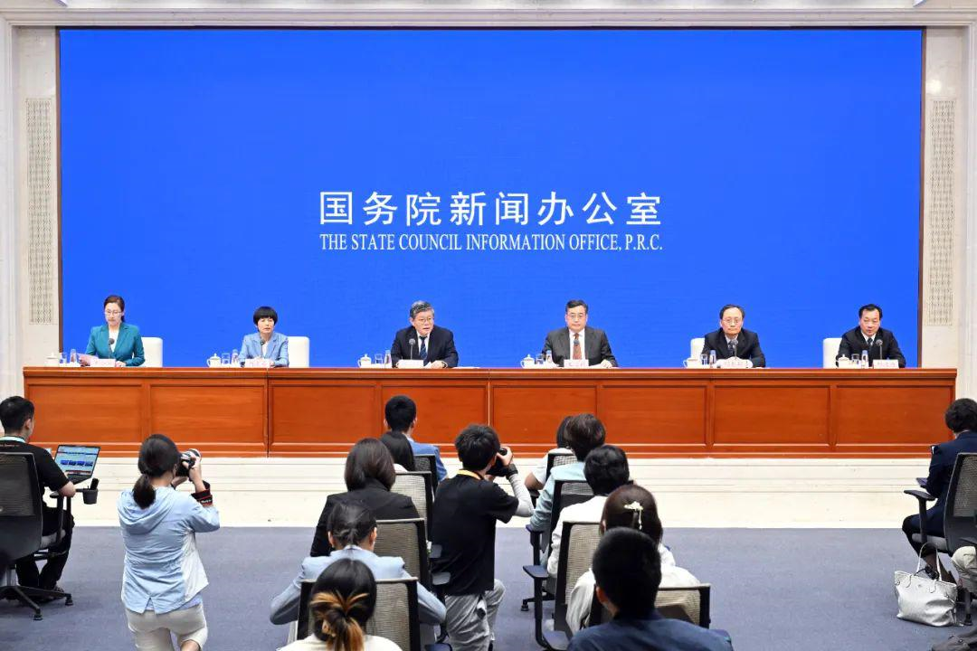 國(guó)家發(fā)展改革委負(fù)責(zé)同志出席國(guó)新辦舉行的國(guó)務(wù)院政策例行吹風(fēng)會(huì) 介紹《生態(tài)保護(hù)補(bǔ)償條例》有關(guān)情況并答記者問(wèn)