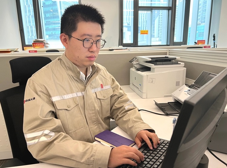 閆經(jīng)緯:實(shí)干勤勉 精益求精