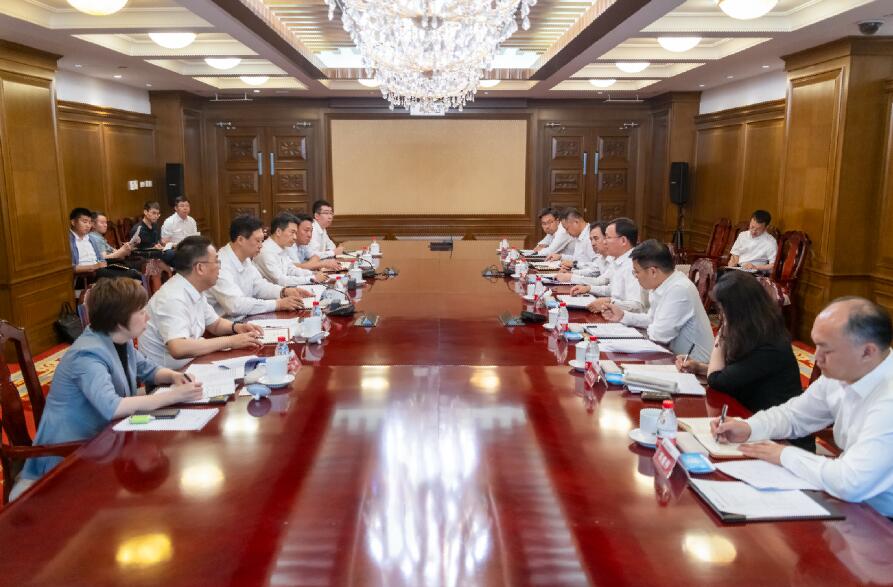 大唐集團總經(jīng)理、黨組副書記張傳江與阜新市委書記胡濤、市長周鵬舉會談