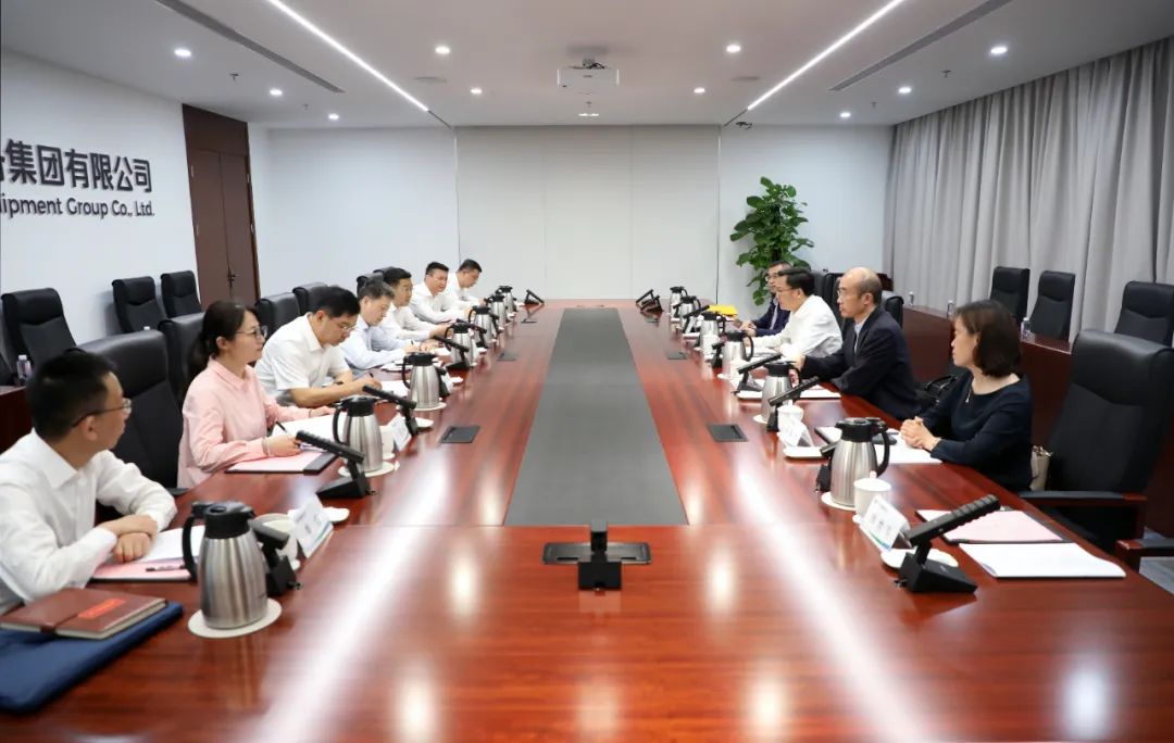 中國(guó)電氣裝備黨委副書(shū)記、總經(jīng)理周群會(huì)見(jiàn)上海市經(jīng)信委副主任湯文侃