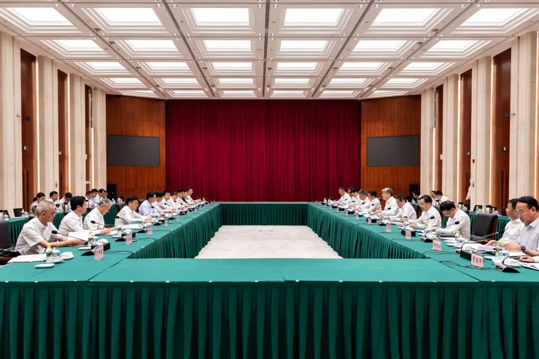 國家能源集團(tuán)黨組書記、董事長(zhǎng)劉國躍與廣西壯族自治區(qū)人民政府主席藍(lán)天立舉行工作會(huì)談