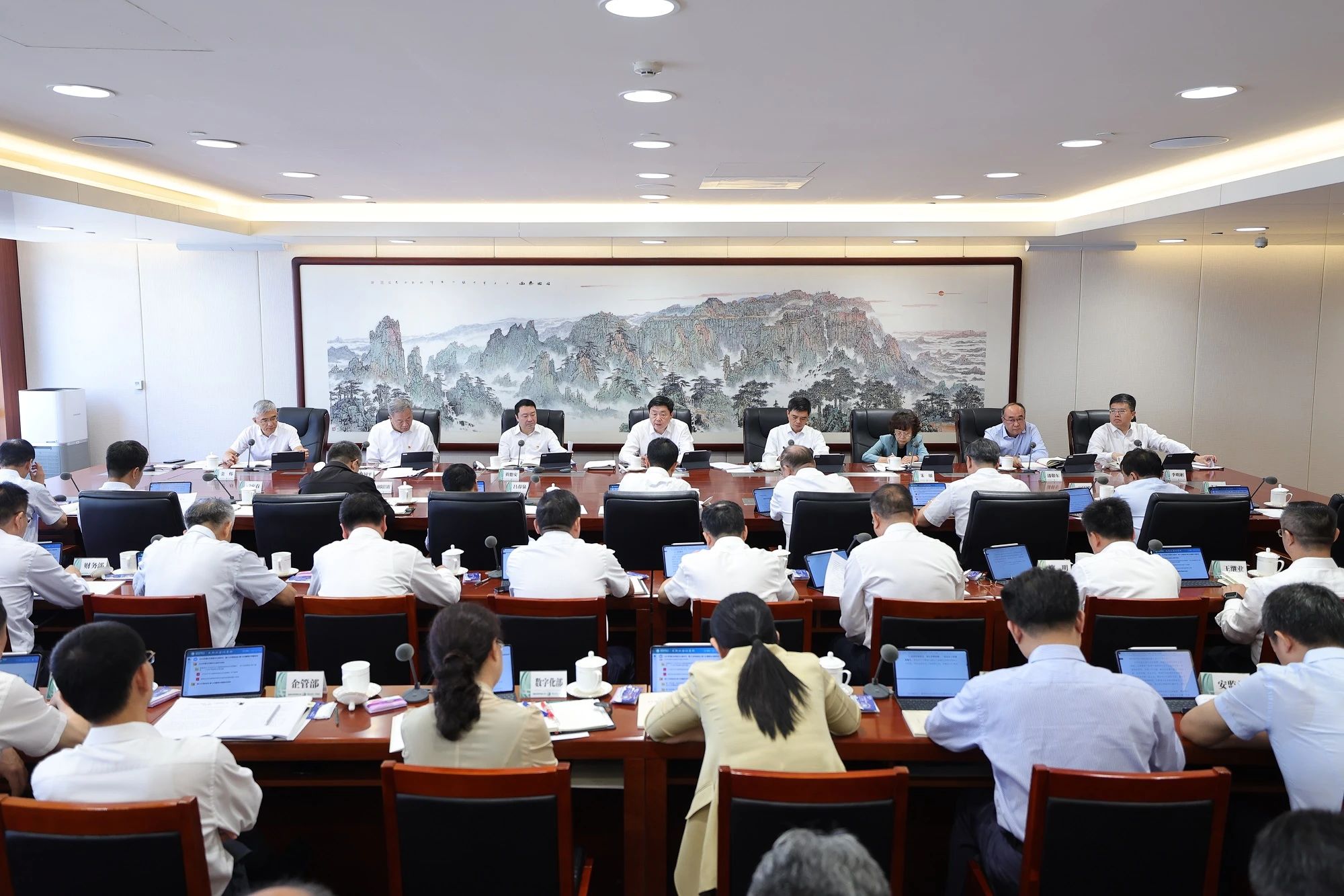 國家電網公司黨組理論學習中心組專題學習《習近平關于國家能源安全論述摘編》 深入貫徹落實能源安全新戰(zhàn)略