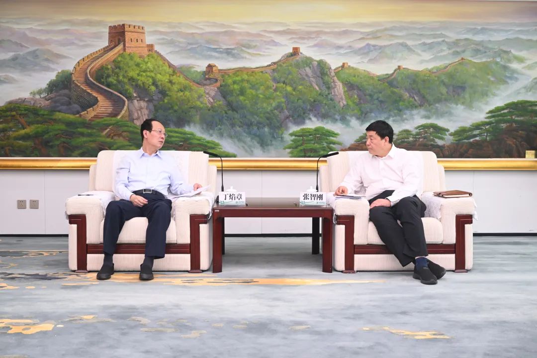 中國(guó)電建黨委書記、董事長(zhǎng)丁焰章與國(guó)家電網(wǎng)有限公司董事長(zhǎng)、黨組書記張智剛舉行會(huì)談