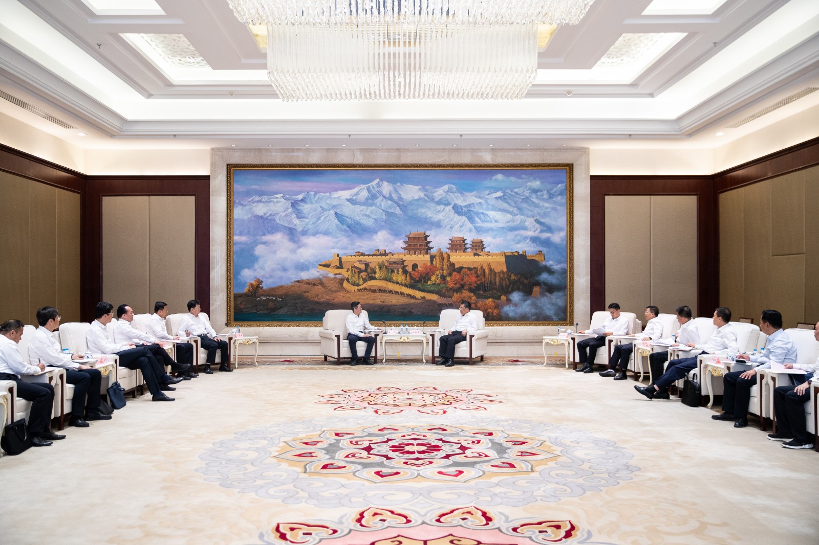 國家能源集團總經(jīng)理、黨組副書記余兵拜會甘肅省省長任振鶴并出席蘭洽會