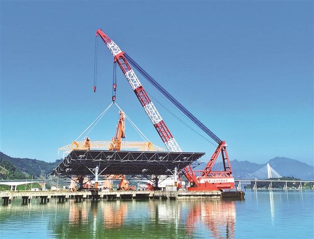 中廣核寧德200兆瓦海上光伏項目海上光伏支架順利出港