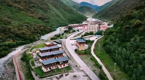 培育壯大清潔能源產(chǎn)業(yè)，推動白玉綠色低碳高質(zhì)量發(fā)展