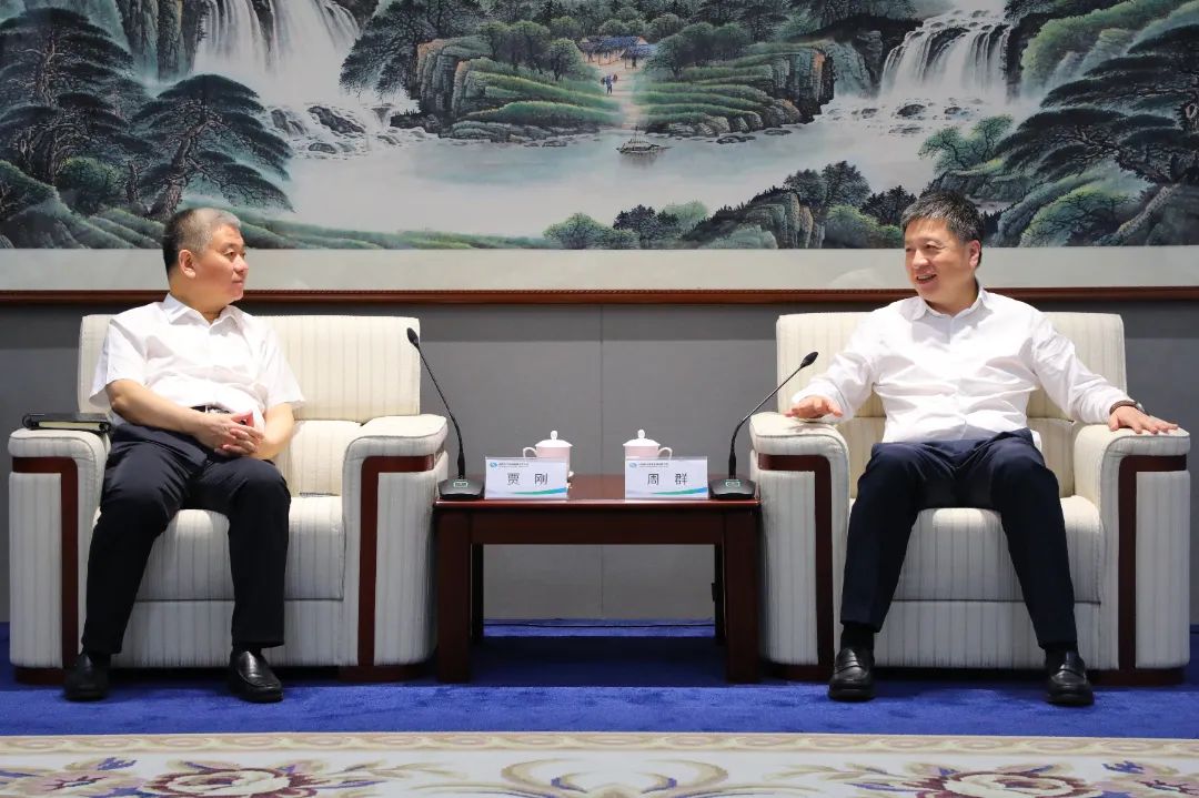 中國電氣裝備黨委副書記、總經(jīng)理周群會(huì)見日照市委常委、常務(wù)副市長賈剛