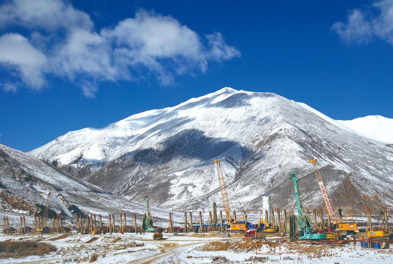 發(fā)揚三種精神，提振高質(zhì)量發(fā)展精氣神