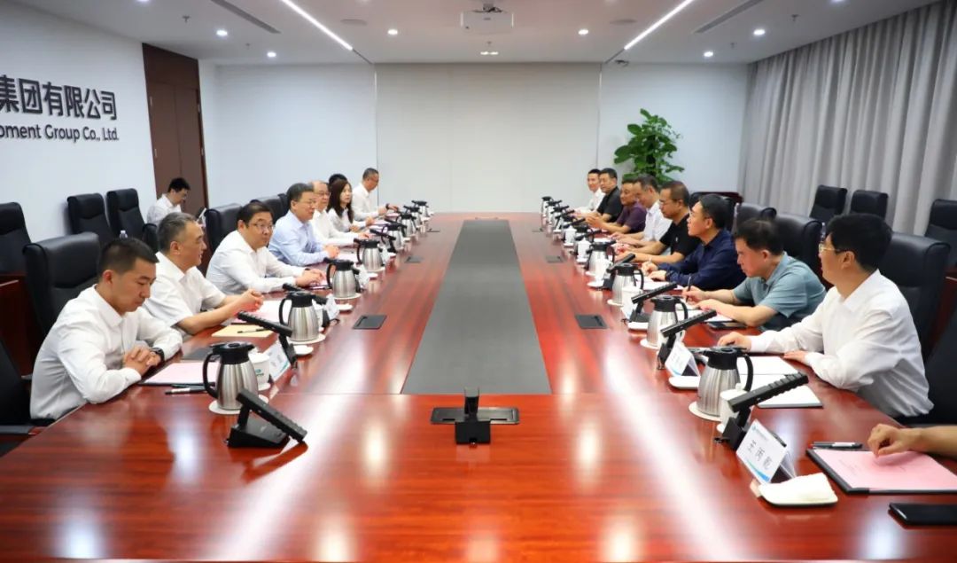 中國電氣裝備黨委書記、董事長李洪鳳會(huì)見陜西省人大常委會(huì)副主任、寶雞市委書記楊廣亭